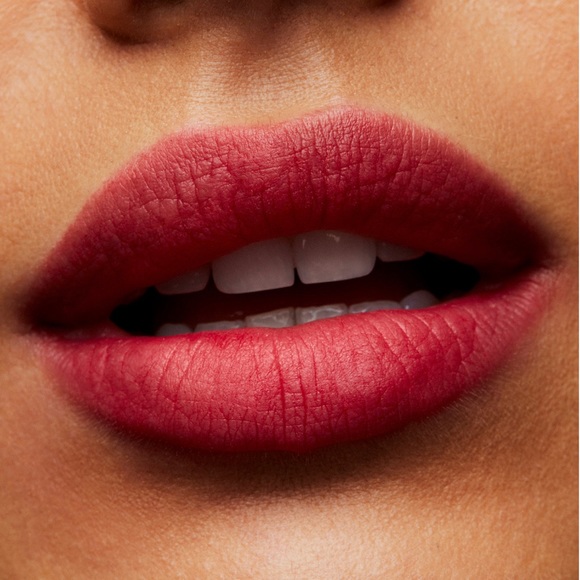 🎉SALE🎉NWB💄MAC Powder Kiss 💋 Lipstick COLOR: Werk, Werk, Werk (cool red) - Picture 8 of 11